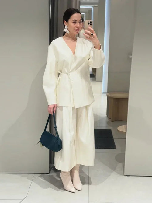 Conjuntos de pantalón y abrigo elegante para mujer, blusa de encaje con cuello en V de manga larga y pantalones de pernera ancha, trajes femeninos primavera-verano 2026, conjunto de satén liso para mujer